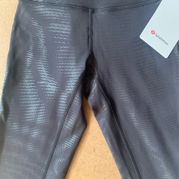 Brand new Lululemon foil legging - Picture 2 of 2